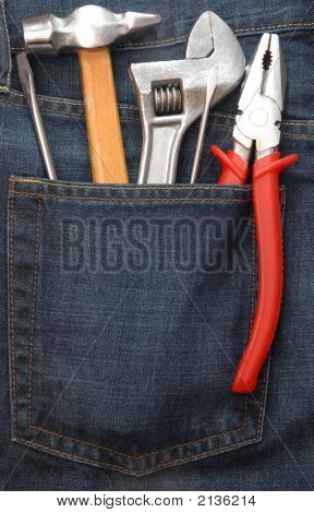 Narzędzia w kieszeni jeansów