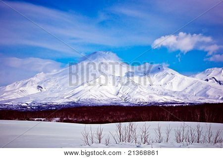 Beau volcan en hiver