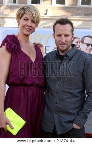 LOS ANGELES - 27 juni: Jenna Elfman, Bohdi Elfman aankomen op de 