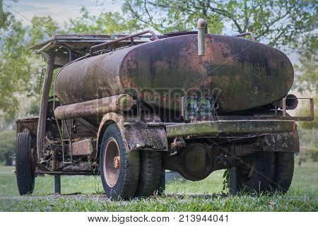 Old car.Was set up in the lawn. Of these some of us do not use rusty pieces.