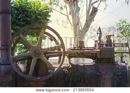 Large rust engine Has not been used for a long time.