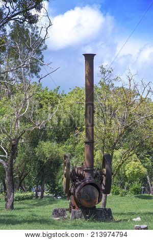 Large rust engine Has not been used for a long time.