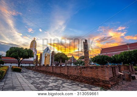 Buddha Statue At Sunset Are Buddhist Temple And Major Tourist Attractions At Wat Phra Si Rattana Mah