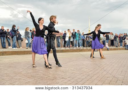 Saint-petersburg.russia.july 13.2019.dancing In The Town Square In The Fresh Air.anyone Who Wants To