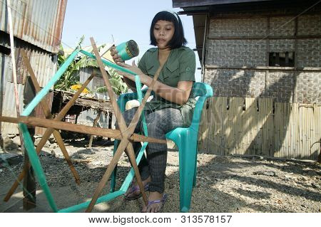 Cloth Weavers