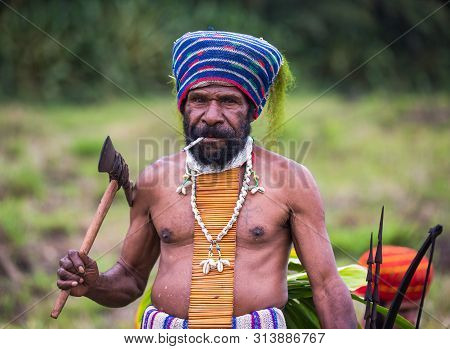 Mount Hagen, Papua New Guinea - August 15, 2018: Tribes At The Mt Hagen Cultural Show In Papua New G