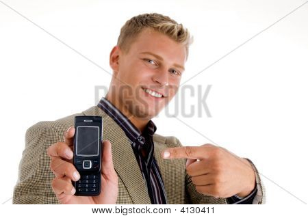 Caucasico che indica verso Mobile