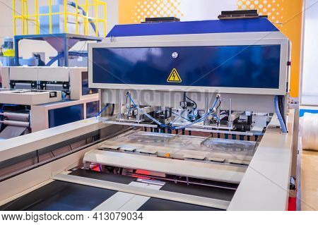 Fully Automatic High Speed Shopping Bag Making Machine With Servo Driving System At Package Exhibiti