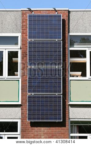Solar-Photovoltaik-Module auf Wand