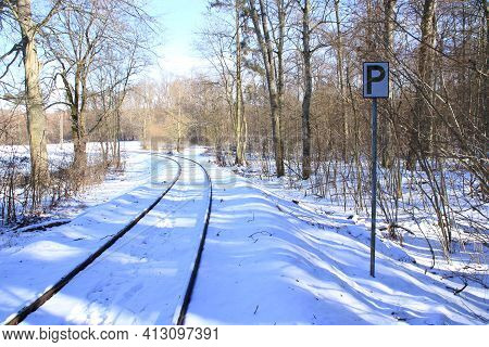 Access To An Unrestricted Level Crossing From The Point Of View Of The Engine Driver. The Sign P For