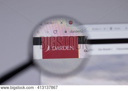 New York, Usa - 18 March 2021: Darden Restaurants Company Logo Icon On Website, Illustrative Editori