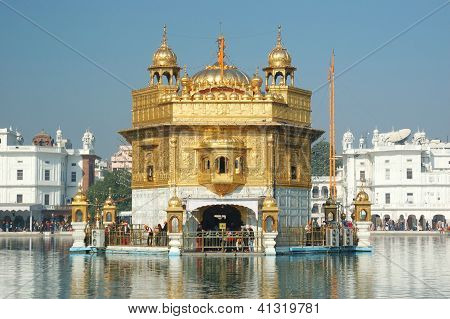 Amritsar, Punjab, Indien Dezember 6: die GlÃ¤ubigen besuchen religiÃ¶se Wahrzeichen von Punjab g