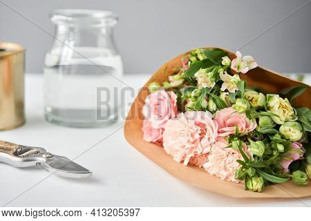 Bouquet 015. Step By Step Installation Of Flowers In A Vase. Flowers Bunch, Set For Home. Fresh Cut 