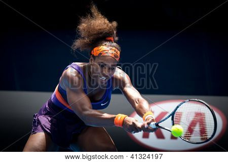 MELBOURNE - 17 gennaio: Serena Williams di USAin il suo secondo turno conquistare Garbine Muguruza di S