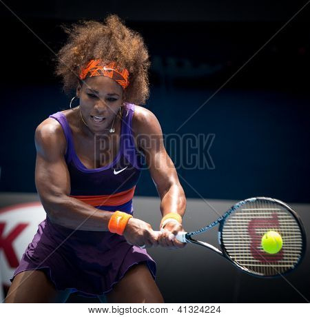 MELBOURNE - 17 gennaio: Serena Williams di USAin il suo secondo turno conquistare Garbine Muguruza di S