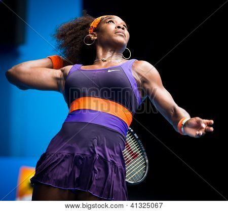 เมลเบิร์น - 17 มกราคม: Serena Williams ของสหรัฐอเมริกาในเธอชนะรอบสองผ่าน Garbine Muguruza ของ 
