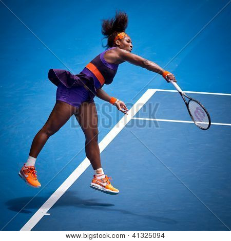เมลเบิร์น - 17 มกราคม: Serena Williams ของสหรัฐอเมริกาในเธอชนะรอบสองผ่าน Garbine Muguruza ของ 