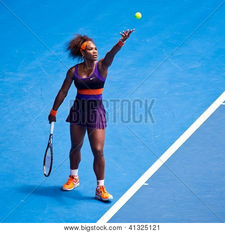 เมลเบิร์น - 17 มกราคม: Serena Williams ของสหรัฐอเมริกาในเธอชนะรอบสองผ่าน Garbine Muguruza ของ 