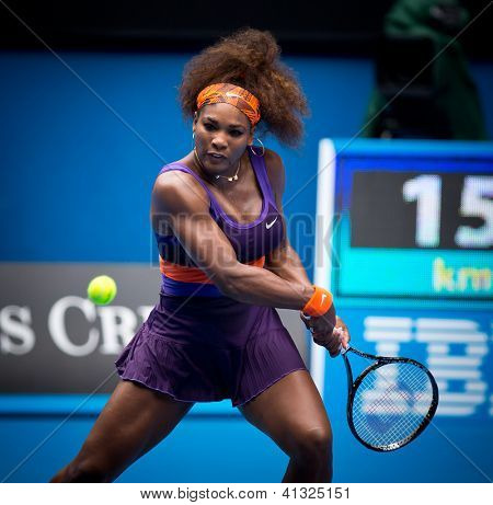 เมลเบิร์น - 17 มกราคม: Serena Williams ของสหรัฐอเมริกาในเธอชนะรอบสองผ่าน Garbine Muguruza ของ 