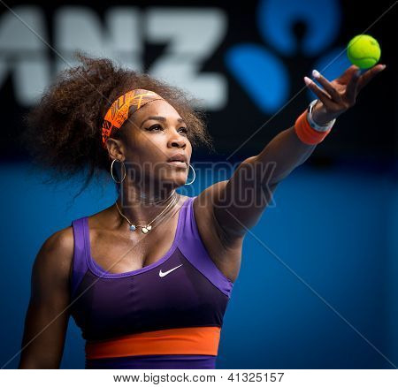 เมลเบิร์น - 17 มกราคม: Serena Williams ของสหรัฐอเมริกาในเธอชนะรอบสองผ่าน Garbine Muguruza ของ 