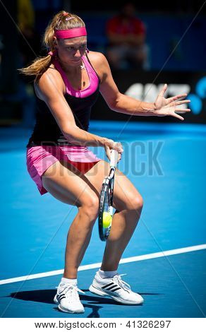 MELBOURNE - el 19 de enero: Yanina Wickmayer de Bélgica en su tercera ronda ante Maria Kirilenko de Ru