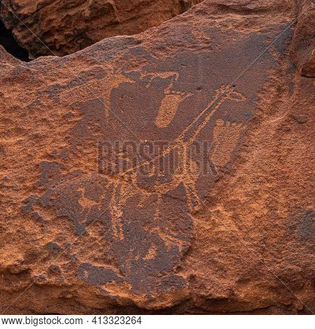 Prehistoric Bushman Engravings At Twyfelfontein - Plate With Rock Paintings From Animals And Symbols