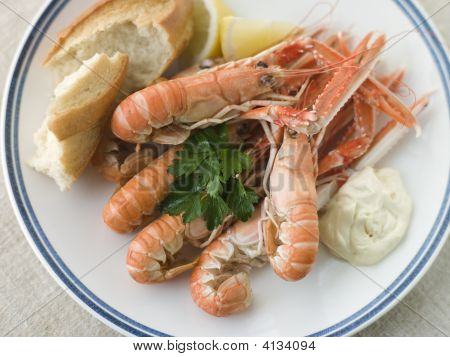 Langouste z cytryny majonez czosnek i chrupiące bagietki