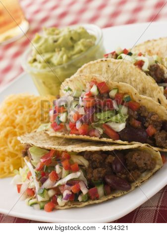 Hovězí Tacos s Guacamole a sýrem salát