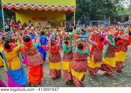 Kolkata, West Bengal, India - 9th March 2020 : Group Dancing Of Bengali Girls Dressed In Colorful In