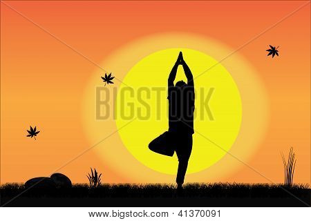 junger Mann, Yoga in einer ruhigen Umgebung durchfÃ¼hren