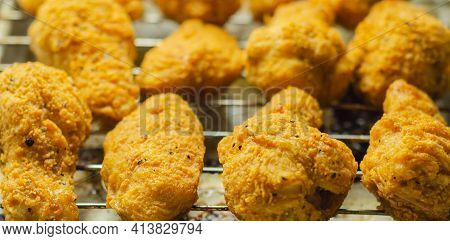 Southern Crispy Battered Fried Chicken Wings, Deep-fried Chicken Wings On The Metal Tray, Fast Food