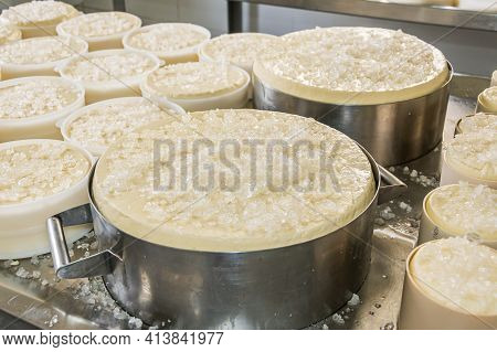 São Roque De Minas - Mg, Brazil - December 12, 2020: Process Of Salting The Cheese With Coarse Salt 