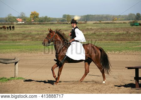 Puszta, Hungary, September, 04. 2020: Hungarian Herdsmen As Csikos In Traditional Folk Costume Showi