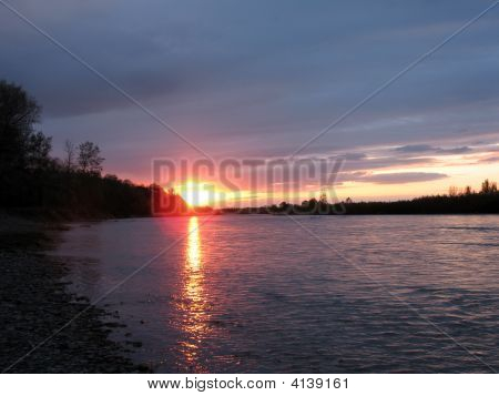 Pôr do sol à beira do Rio