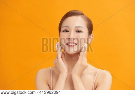 Ttractive Charming Asian Young Woman Smile And Using Tissue With Toner For Cleaning Make Up Feeling 