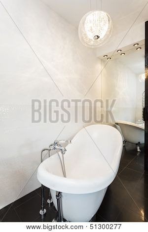 Vibrant Cottage - Free Standing Bath