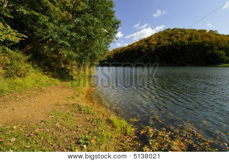 Frühherbst auf dem See