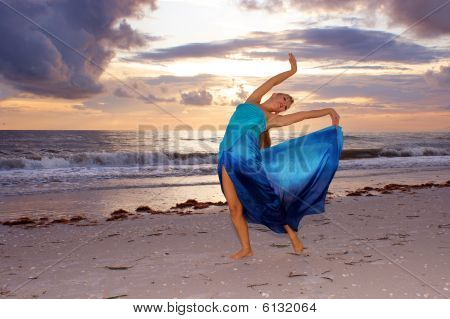Ballerina inarcando la schiena