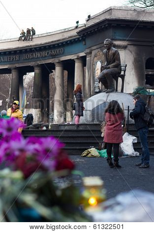 Barricade memorial