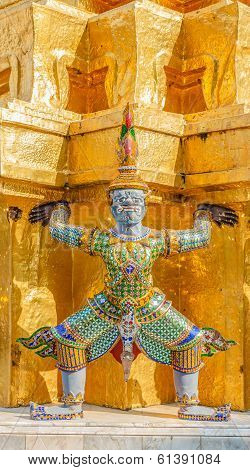 The Giant Statue In Emerald Temple