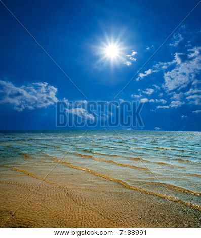 Летом на море