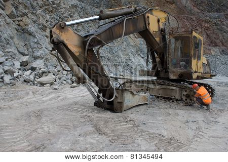 extraction of stone in the quarry
