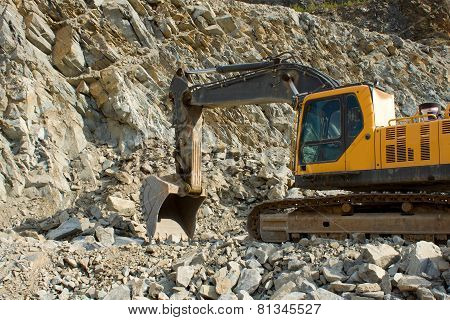 extraction of stone in the quarry