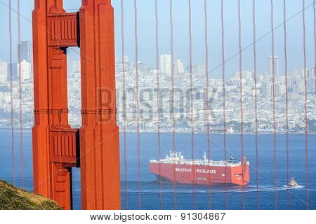 cargo ship wallenius wilhelmsen passes the golden gate bridge