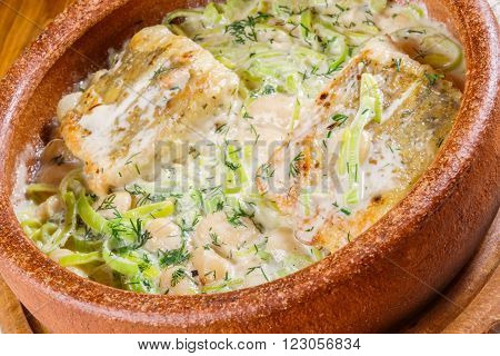 Pikeperch fish baked with beans and leeks