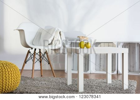 Contemporary Decor Of Spacious Living Room