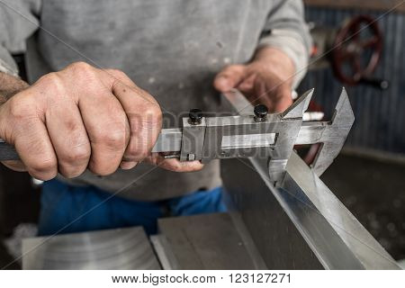 Control the size of the metal parts with a caliper measuring device. Shop metal working plant.
** Note: Visible grain at 100%, best at smaller sizes