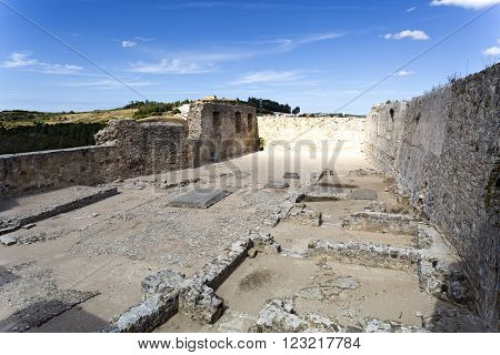 View of the dwellings ruins inside the castle of Torres Vedras