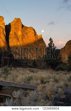 There is beautiful light around Smith Rock and the Crooked River this morning