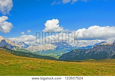 The Great Dolomite Road is a breathtaking scenic drive that crosses the alpine passes, connecting the Bozen and Bolzano regions.
** Note: Shallow depth of field